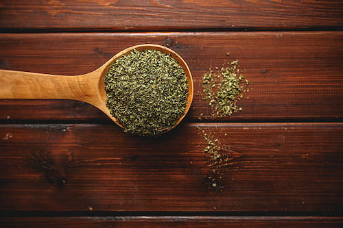 نعناع خشک ممتاز با برگ‌ های ریز و یکدست